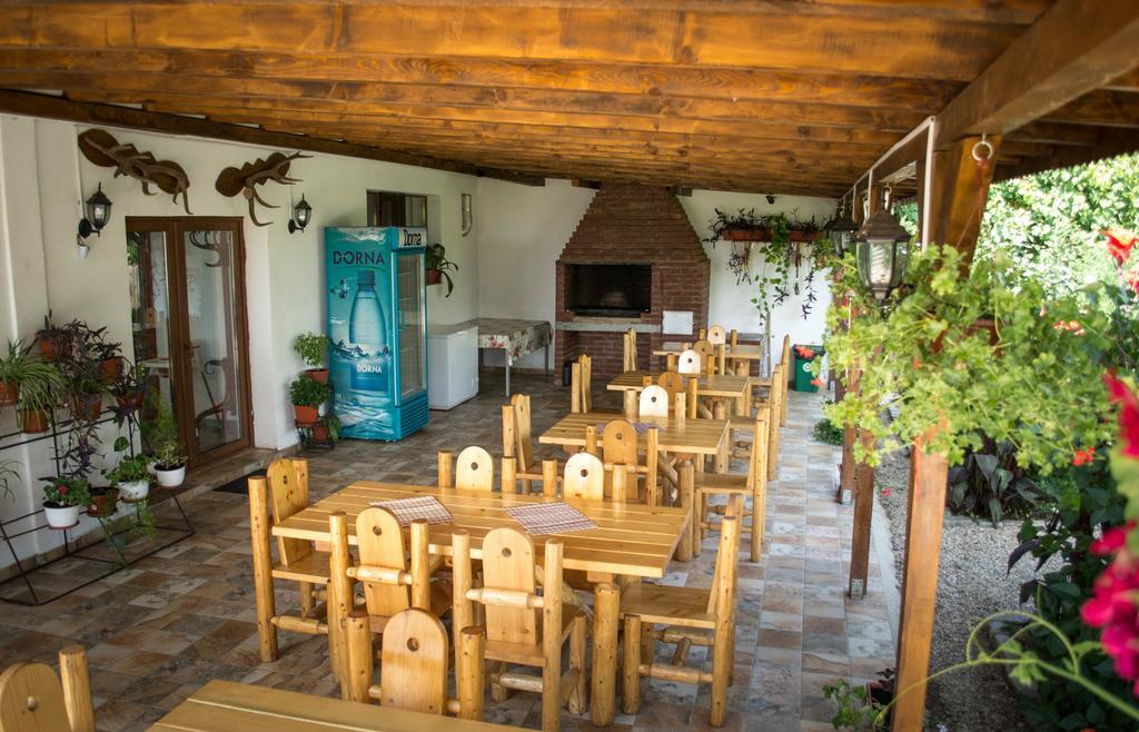 Готель Casa Diana Комена Екстер'єр фото